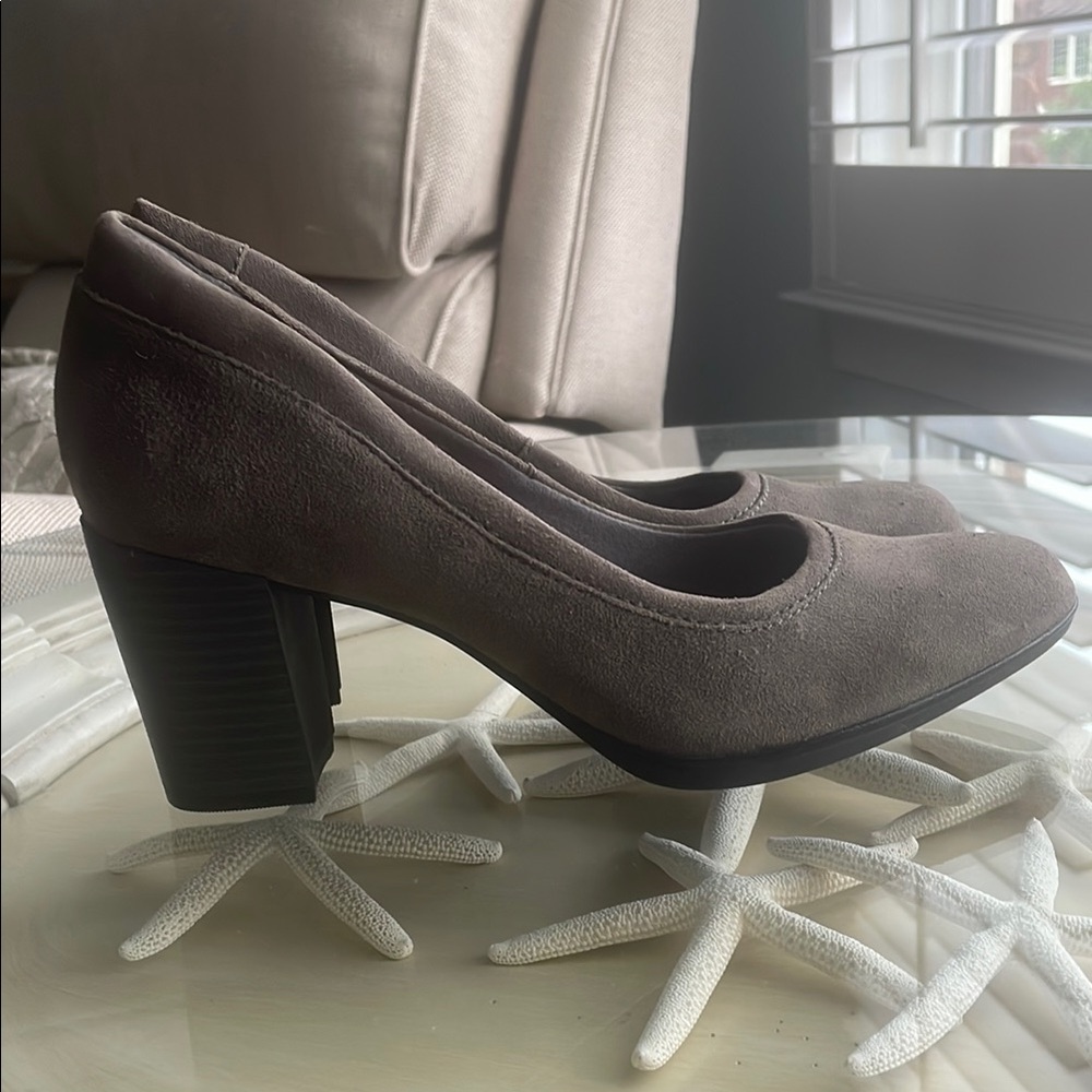 Clarks Araya Moon Gray suede Block Heel Pumps. Very comfortable never worn out.